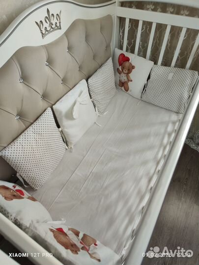 Детская кроватка с маятником