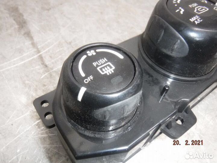 Блок управления отопителем Kia Sportage 2 G4GC