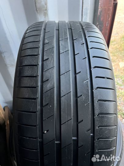 Delinte DS7 Sport 275/40 R22 108Y