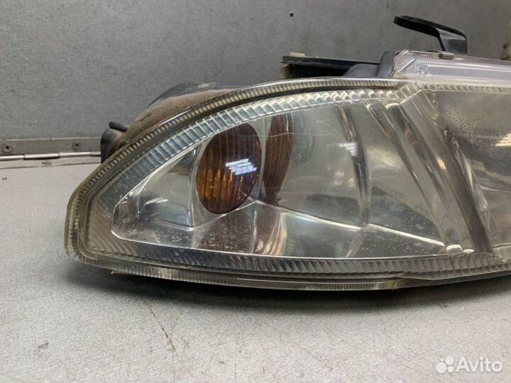 Фара правая Mitsubishi Carisma седан 1.6 4G92 1999