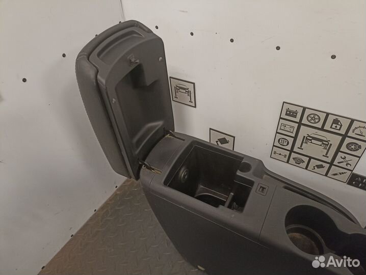 Подлокотник для Nissan Qashqai J10