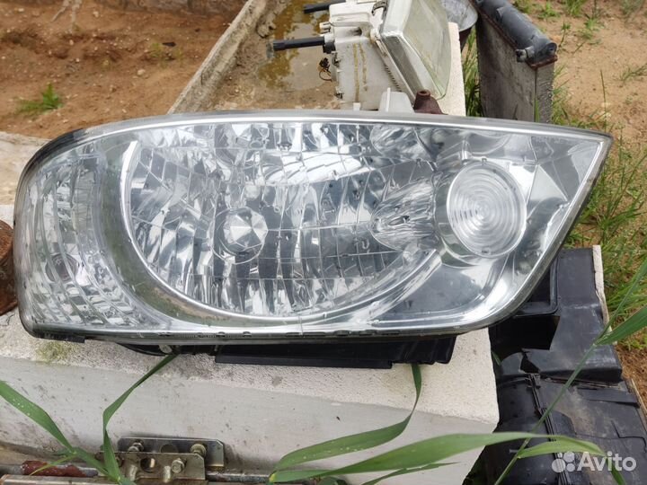 Фара на автомобиль Hyundai Matrix