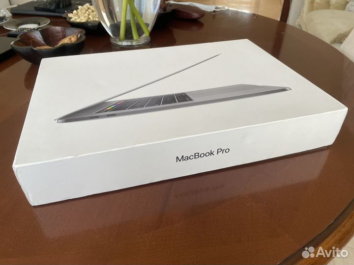 Macbook pro 15 2019/i9/16gb/Radeon Pro 560X/512gb