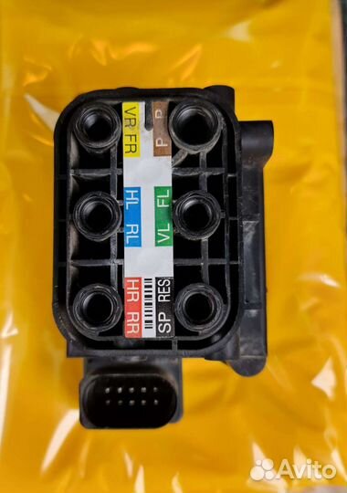 Блок клапанов пневмоподвески Mercedes GL x166