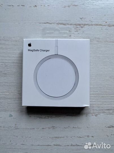 Зарядное устройство Apple MagSafe White