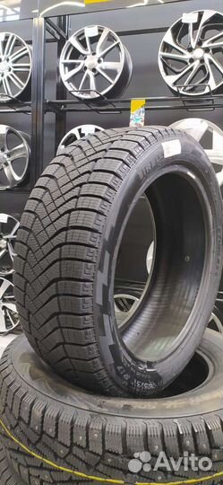 Pirelli Ice Zero FR 215/65 R17