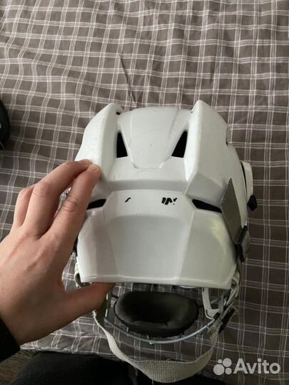 Хоккейный шлем