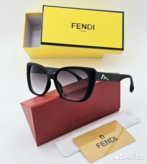 Солнцезащитные очки fendi