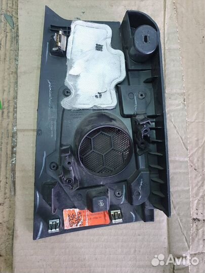 Накладка кузов внутри левая Cadillac Escalade 5