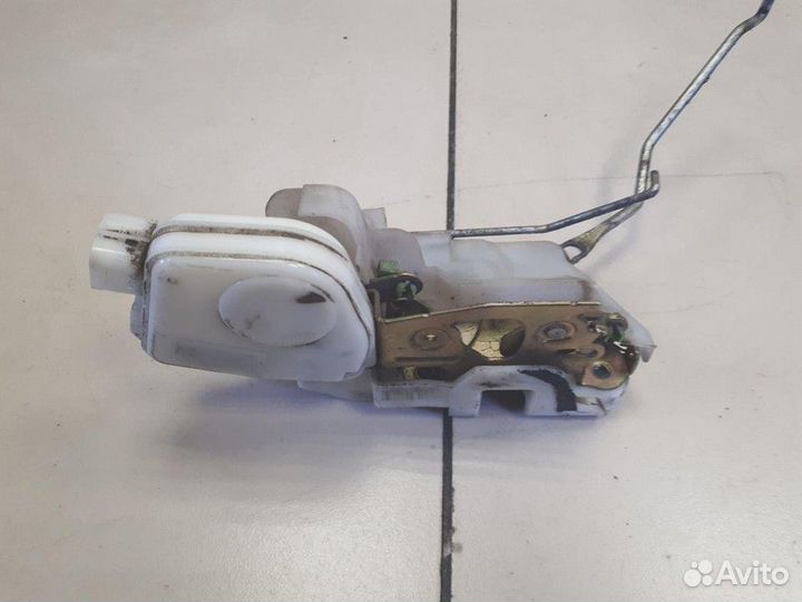 Замок двери передней правой