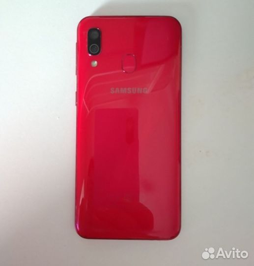 Samsung Galaxy A40, 4/64 ГБ