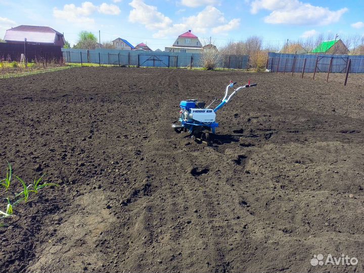 Вспашка земли мотоблоком