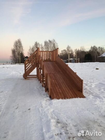 Зимняя деревянная горка swan-1