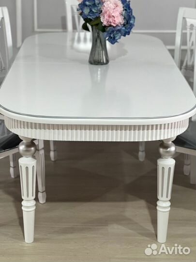 Стол и стулья