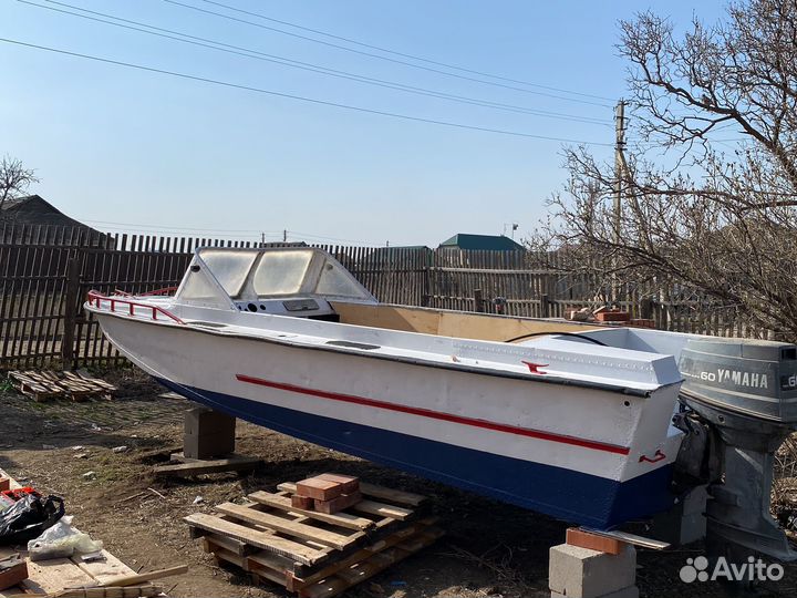 Катер амур с подвсным матором ямаха 2тактный