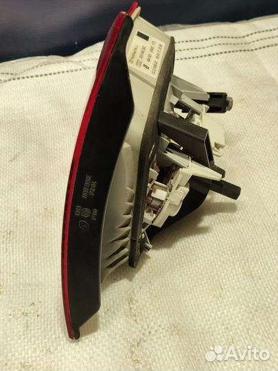 Фонарь в крышку багажника левый Audi A4 B7 2006г