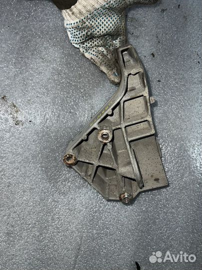 Опора кронштейн LADA Granta