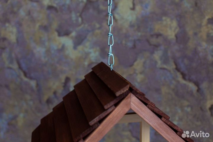 Кормушка для птиц и белок из дерева