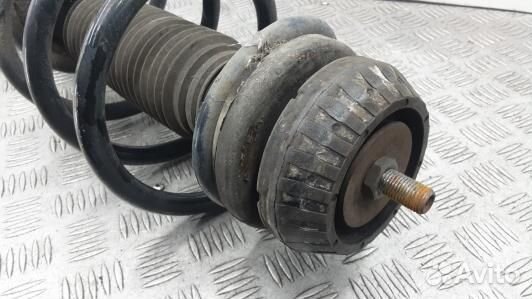 Стойка передняя левая mercedes benz vito W639 (HUK