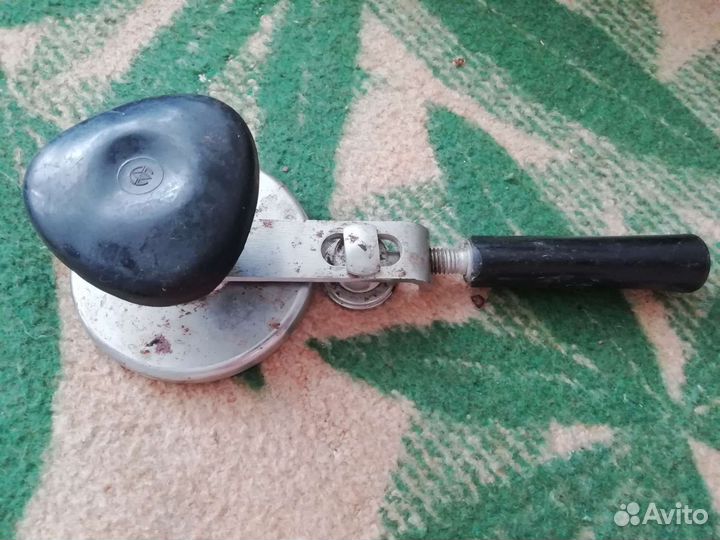 Закаточная машинка для банок