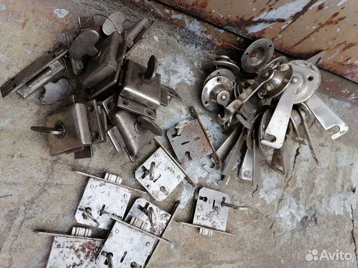 Крючки замки задвижки