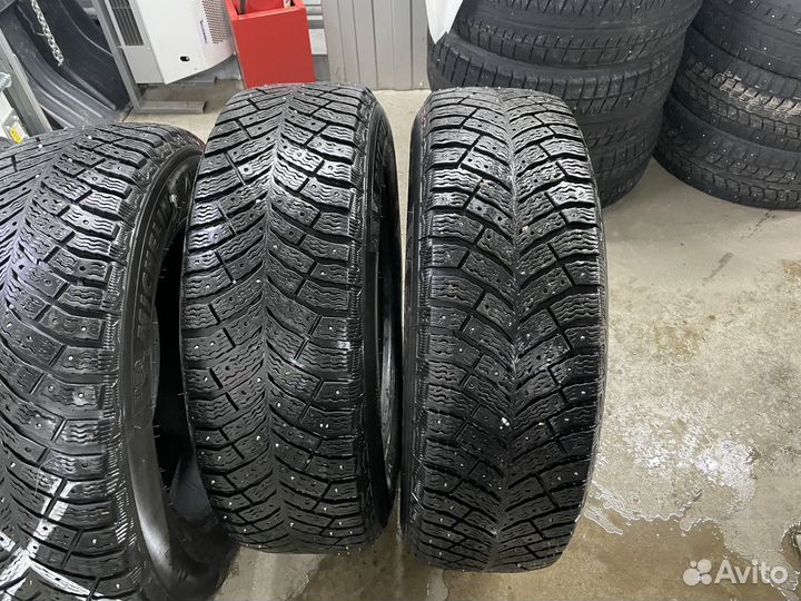 Michelin X-Ice North 4 215/65 R16