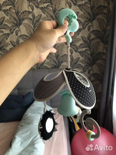 Подвесная игрушка tiny love
