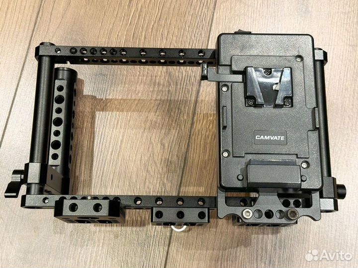 Клетка Camvate с площадкой питания