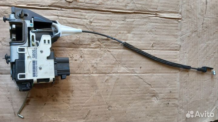 Escape тайванец 2007-2009 замок задней левой двери