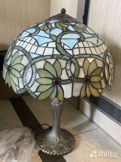 Лампа в стиле Тиффани