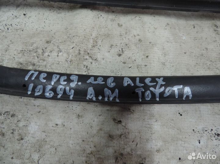 Уплотнитель двери передний левый Toyota Allex 2001