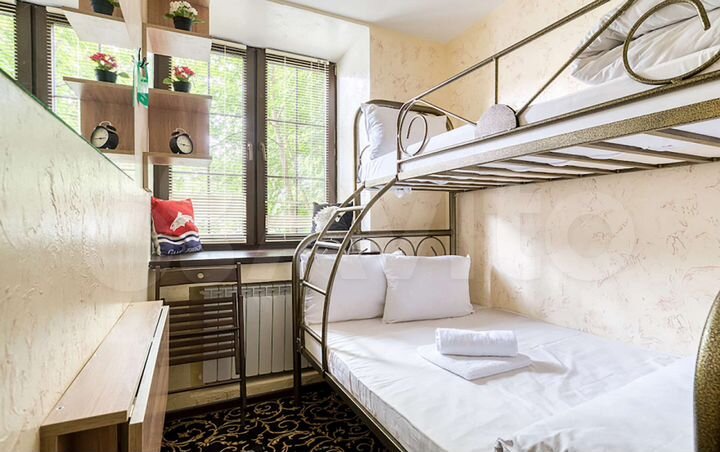 Комната 6 м² в > 9-к., 1/2 эт.