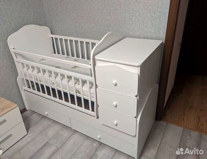 Детская кроватка 3 в 1 с комодом