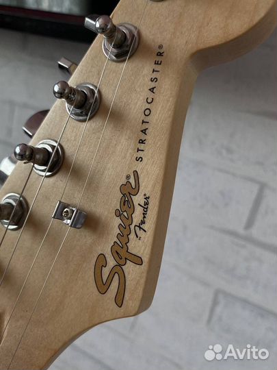 Электрогитара черная Fender Squier Stratocaster