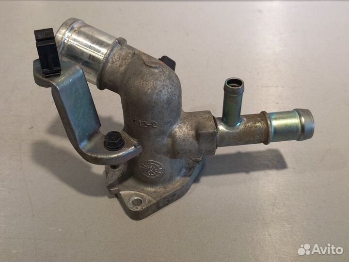 Фланец системы охлаждения Kia Rio седан G4FC 2016