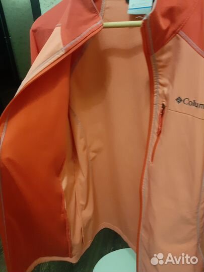 Фирменаяя ветровка для девушки