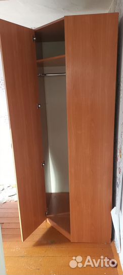 Угловой шкаф