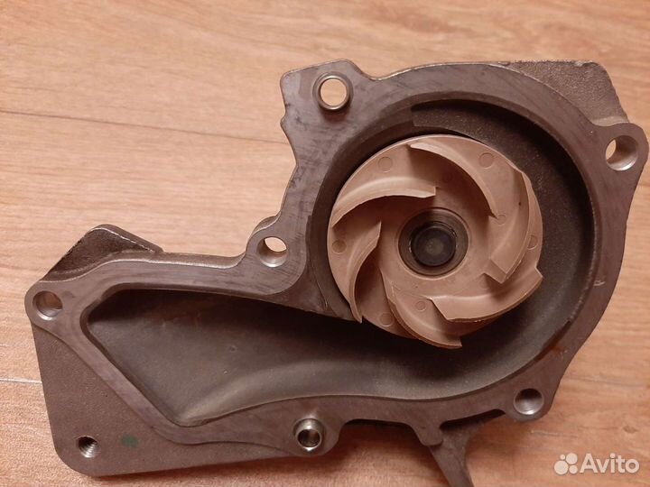 Ford Focus 3 Насос водяной (помпа) 1.6 106л.с