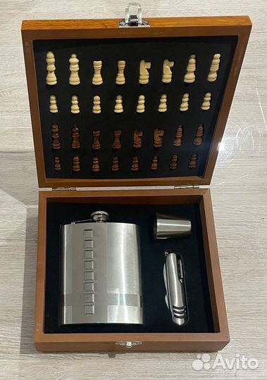 Подарочный набор 4 в 1 шахматы с флягой