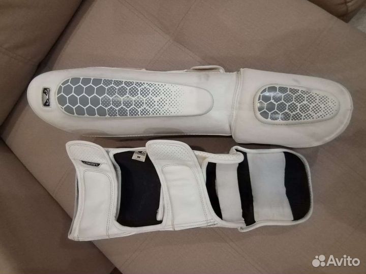 Щитки на голень