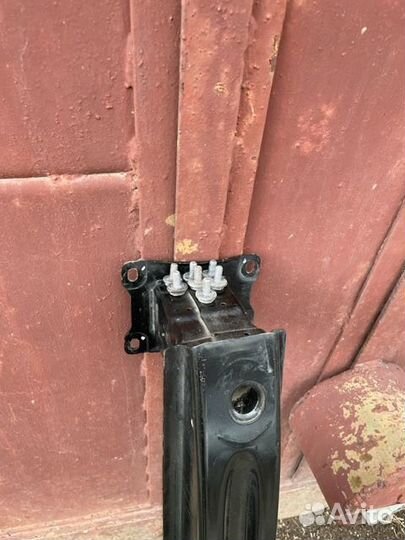 Усилитель заднего бампера