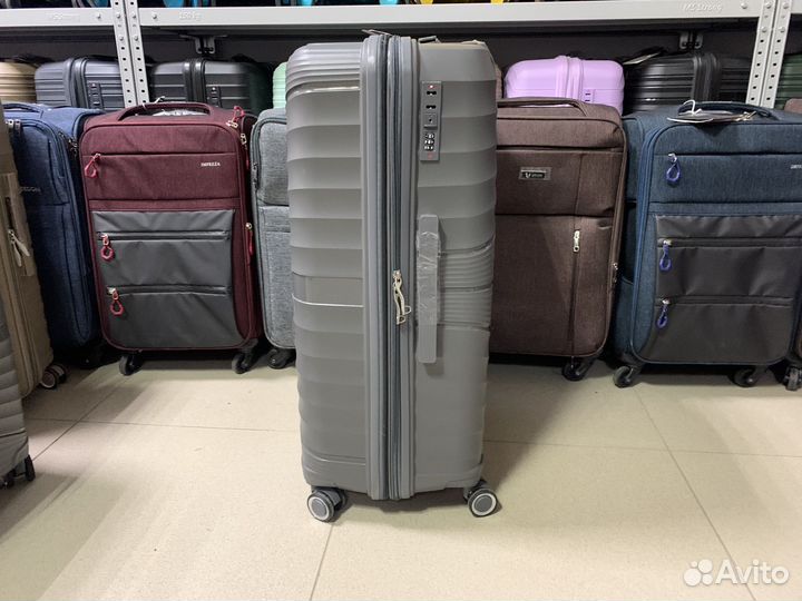 Комплект чемоданов S и L из полипропилена