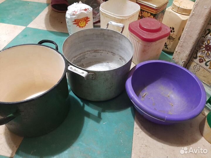 Кастрюли, тазы, сковородка