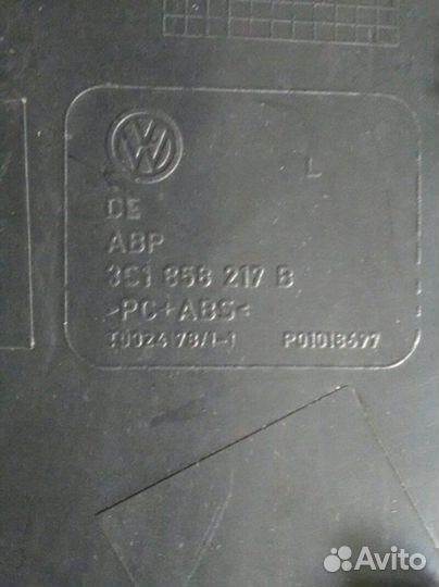 Накладка торпедо боковая левая Volkswagen Passat