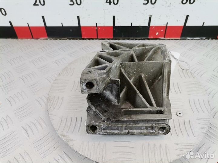 Кронштейн двигателя Volkswagen Polo 3 2001