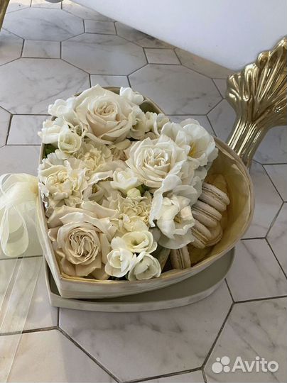 Розы в коробке - отличный подарок на День рождения