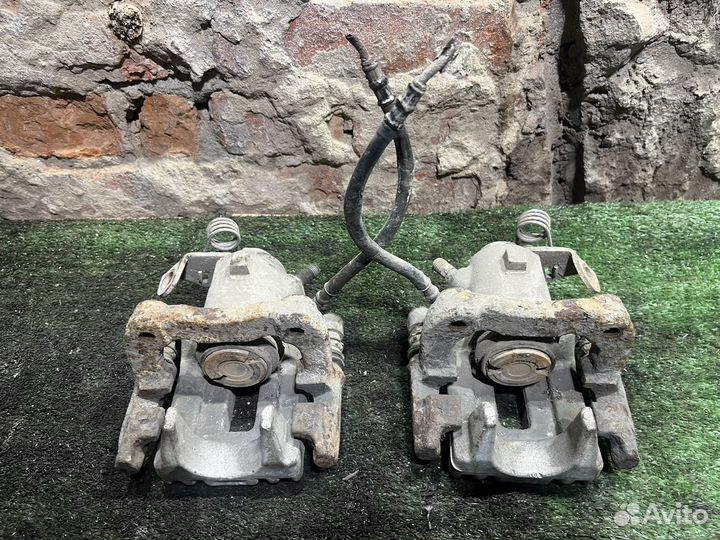 Задние суппорта с скобой Volkswagen Golf 4,Bora