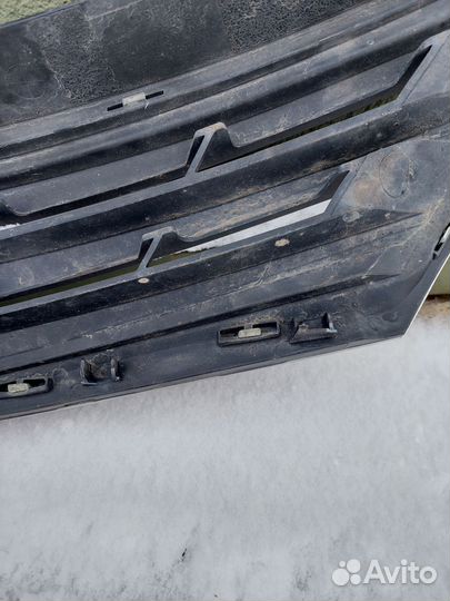 Накладка переднего бампера правая nissan tiida с11
