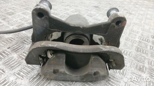 Суппорт тормозной передний левый jeep cherokee KL