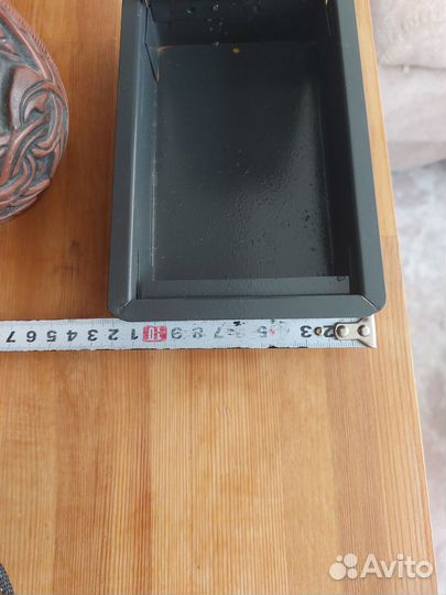 Ящик навесной железный